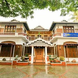 *** Hotel Fabhotel Illam Heritage India